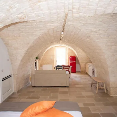 Charming With Annex And Pool Near