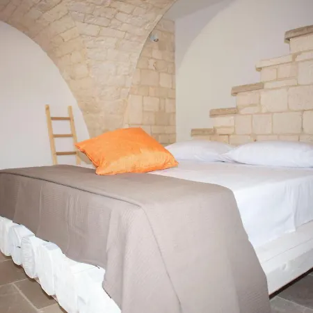 Charming With Annex And Pool Near